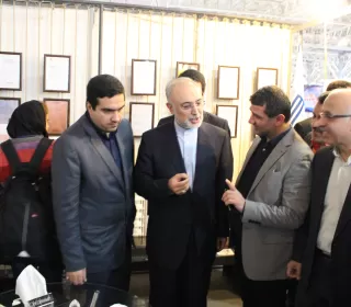بازدید دکتر صالحی از غرفه موسسه آموزش عالی مازیار در نمایشگاه بین المللی دستاوردهای پژوهشی و فناوری