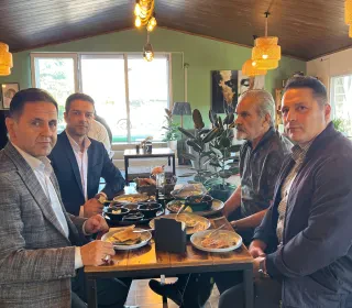 نشست صمیمی اعضای هیئت رئیسه و کارکنان موسسه