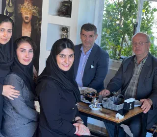 نشست صمیمی اعضای هیئت رئیسه و کارکنان موسسه