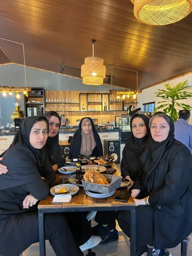 نشست صمیمی اعضای هیئت رئیسه و کارکنان موسسه ۶